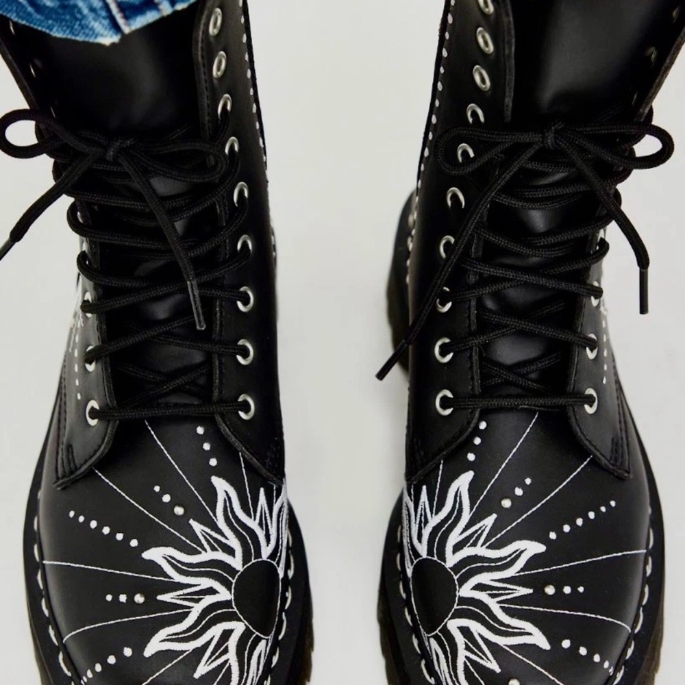 Free People Dr Martens Jadon Hi Solar Flare Boot Embroidery Black - Picture 8 of 10